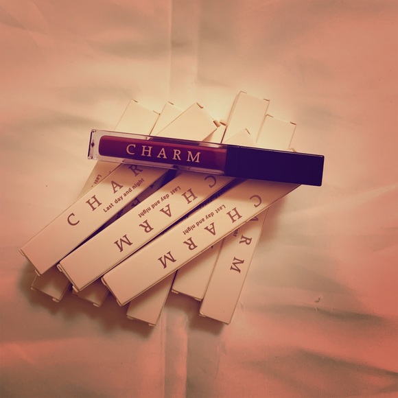 πCHARM MATTE LIQUID LIPSTICK π - Picture 3 of 6